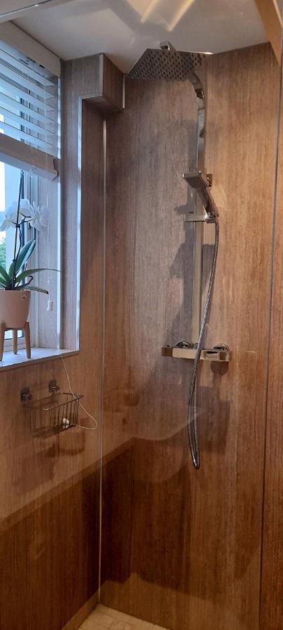 Quaint Little Guest Suite With Private Parking 뉴포트 외부 사진