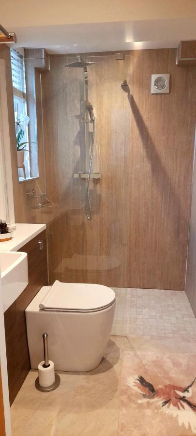 Quaint Little Guest Suite With Private Parking 뉴포트 외부 사진